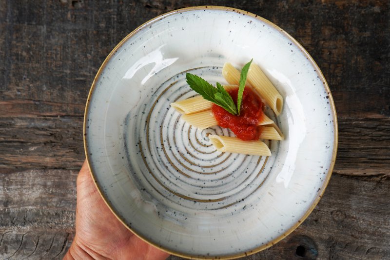 handgetöpferte sehr edle Keramik Pasta Bowl  - creme weiß melliert
